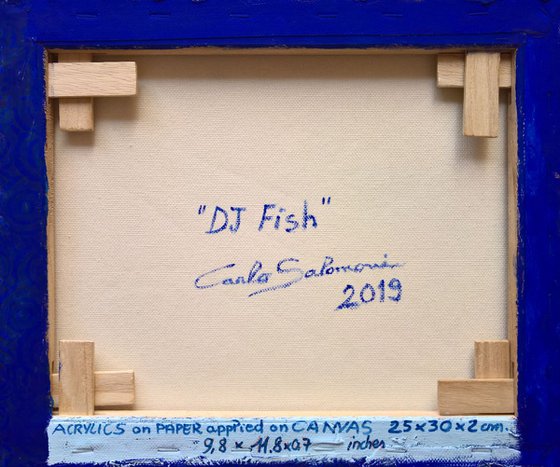 - DJ FISH - ( 25 x 30 cm )