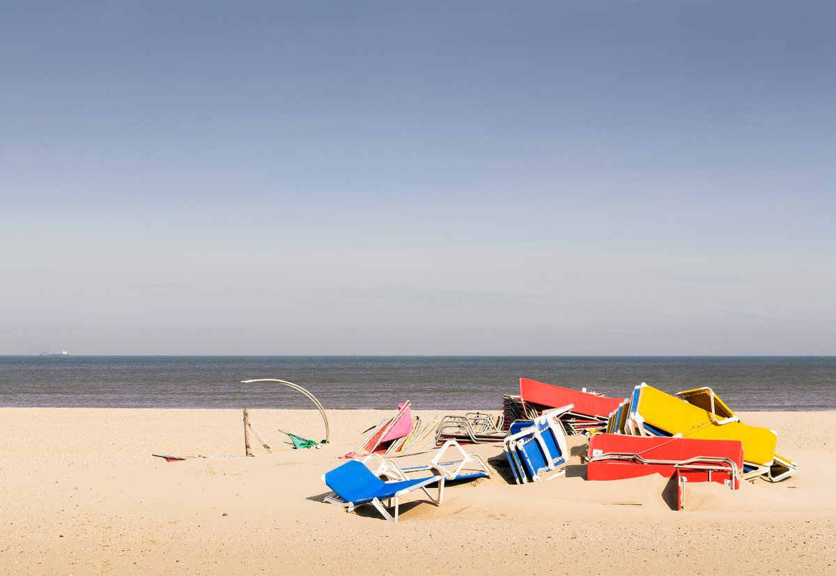 Den Haag Beach Off Season I (119x84cm) by Tom Hanslien