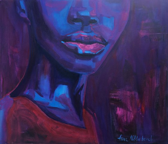 Chic black woman portrait in purple and magenta