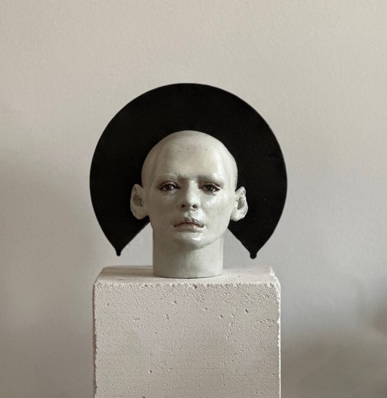 Head with black halo - Ikon