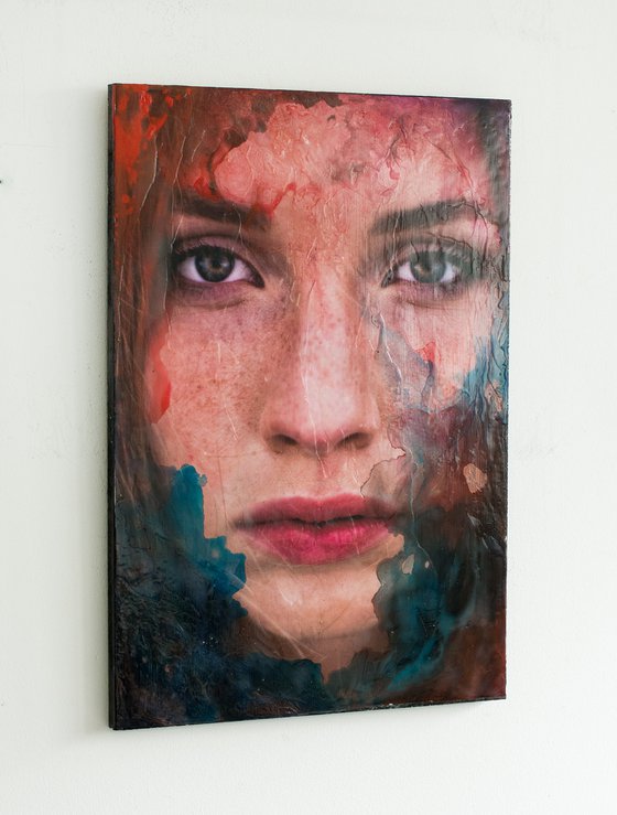 "Desert bloom" (58x40x2 cm) - Unique portrait artwork on wood (abstract, portrait, gold, original, resin, beeswax, painting)