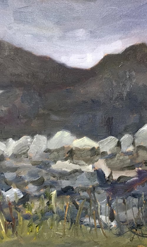 Stone walls and mountains near Ffestiniog, An original oil painting. by Julian Lovegrove Art