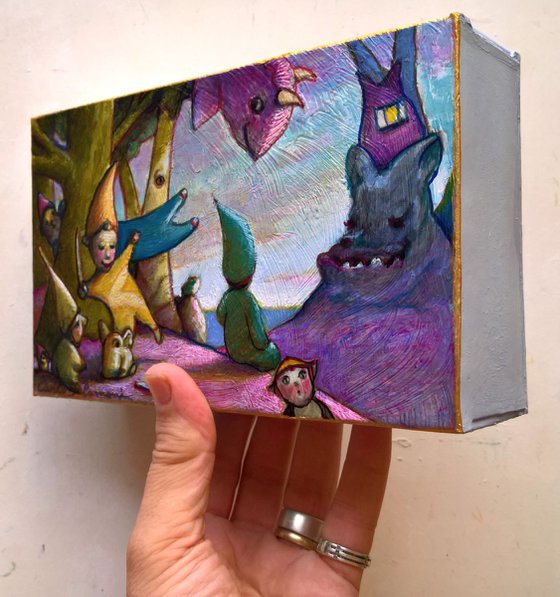 - INTO THE WOOD - ( 13 x 21 x 6 cm )