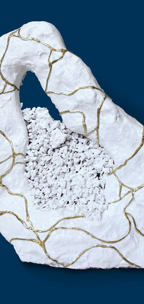3D White geode with gold veins by Alexandra Dobreikin