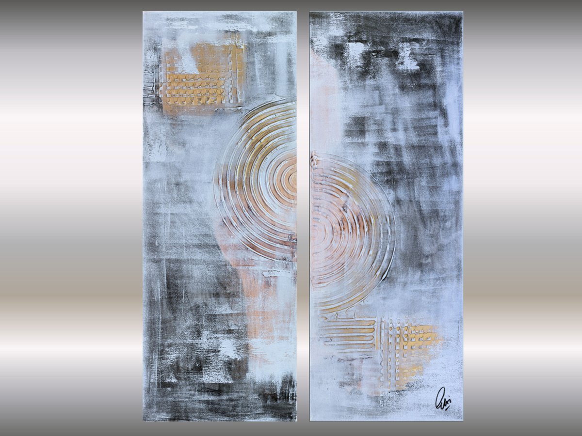 Asymmetrical - White Golden Artwork - Abstract Art by Edelgard Schroer