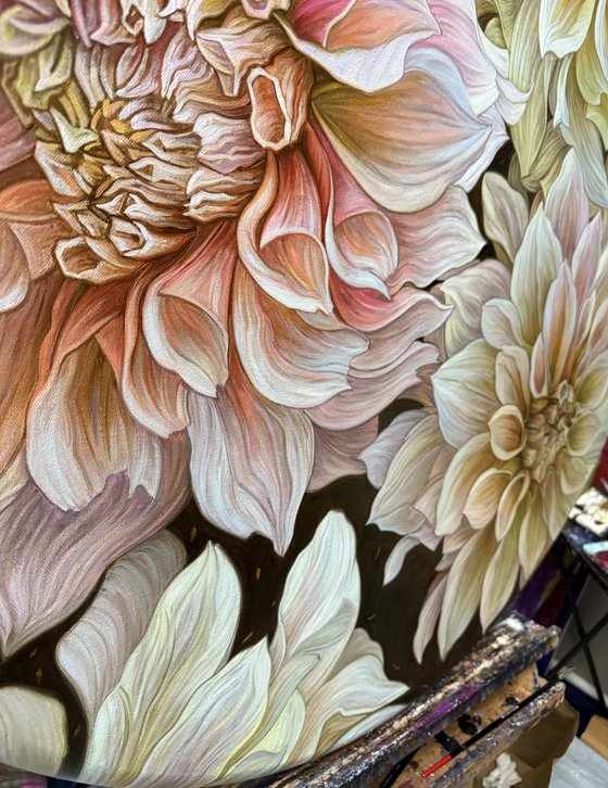 Dahlias Cafe au Light
