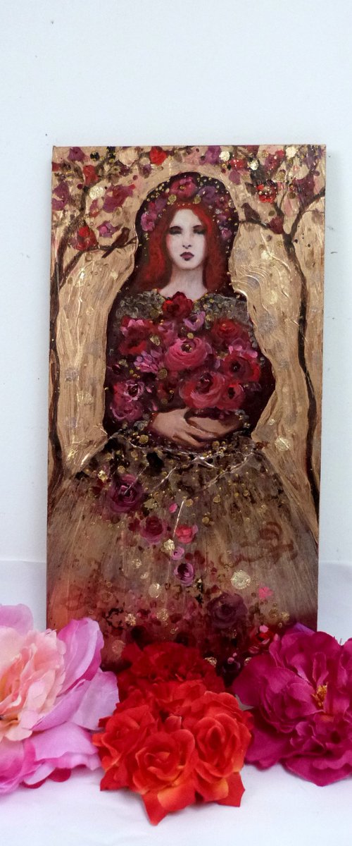 Madonna of roses 15 x 30 cm by Loetitia Pillault