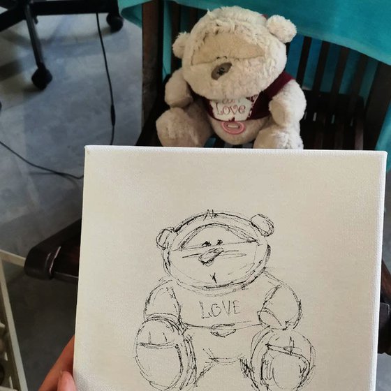 The teddy bear for the kid's room. Painting for children's room from life. L'orsacchiotto per la cameretta dei bambini