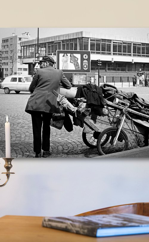 Rag - and - bone man - Paris 1976 by Robbert Frank Hagens