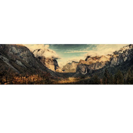 Yosemite colour panorama