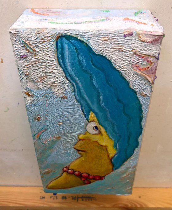 - MARGE MOON - ( 23 x 12 x 6 cm )