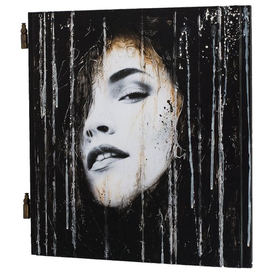 "Caught in my mind" (artwork on closet door) (45x43x2,5 cm) - Unique portrait on closet door (abstract, figurative, gold, original, resin, beeswax, painting, 3D, closet door, wood)