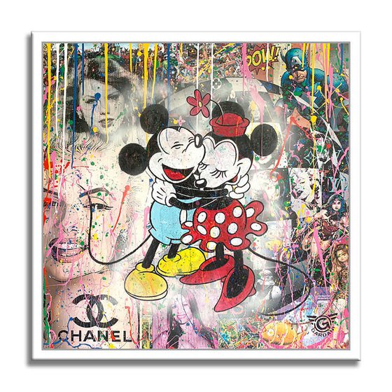Mickey Hug Paris
