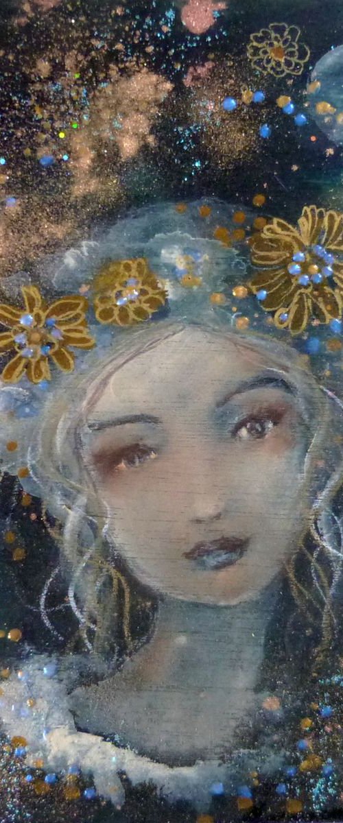 L'Aube des Fleurs  woman portrait mix media on wood  20x20cm by Loetitia Pillault