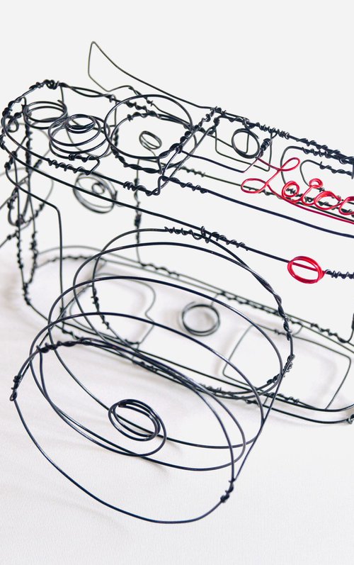 Leica camera wire sculpture by Jane Tilley