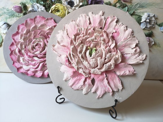 Giant peony-round panel with a flower, 30x30x4 cm