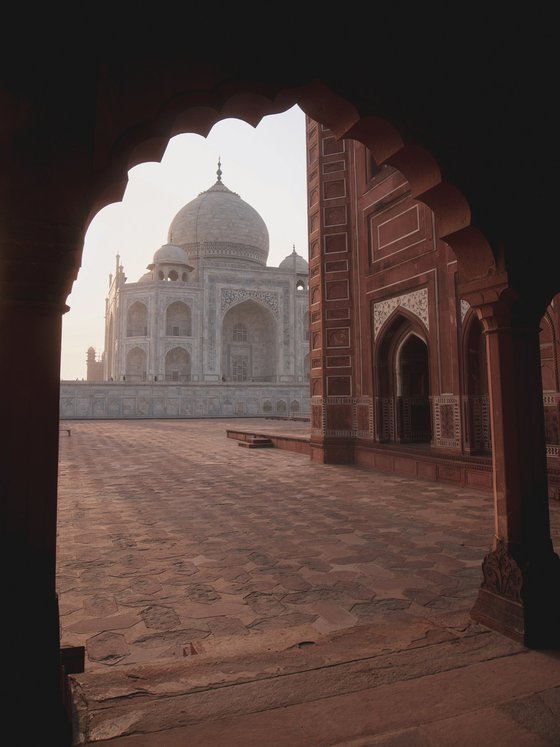 A GLIMPSE OF TAJ MAHAL