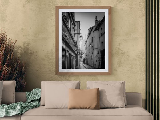 WHISPERS TO MONTMARTRE