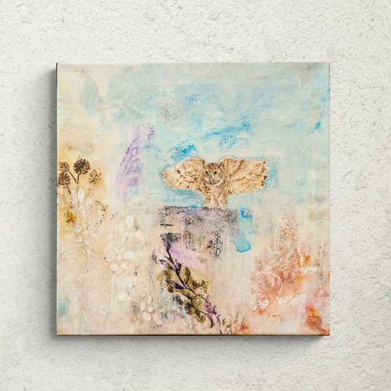 Dreamy owl in a floral