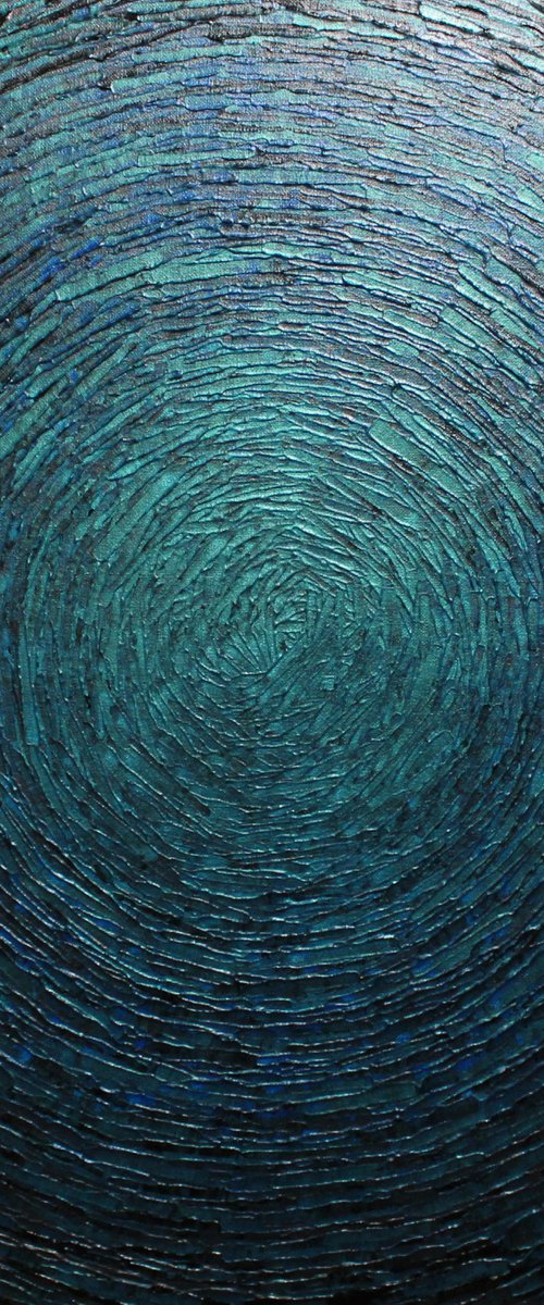 Iridescent blue-grey shine by Jonathan Pradillon