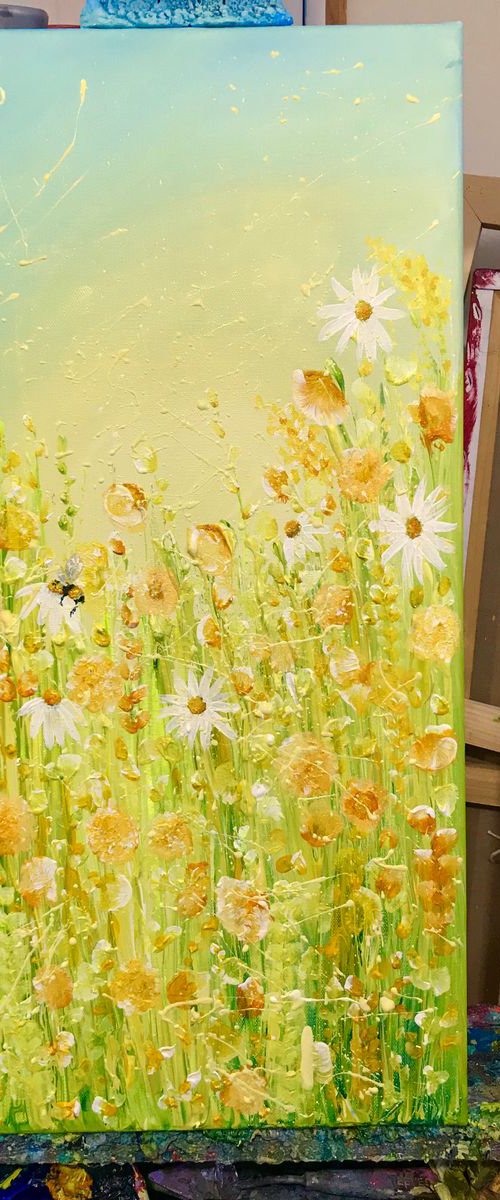 Daisy Bee by Emma Sian Pritchard