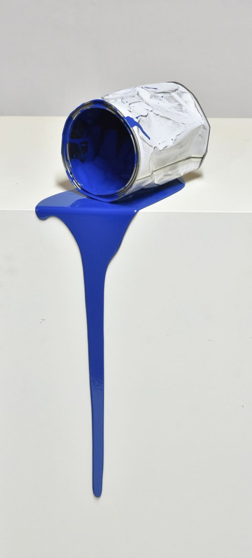 Le vieux pot de peinture bleu - 365 by Yannick Bouillault