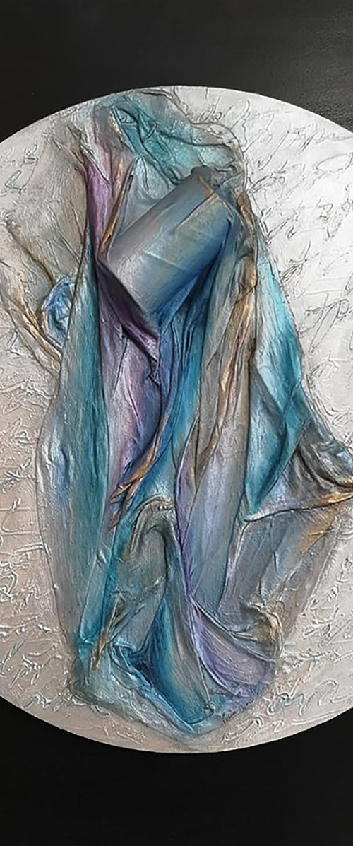 Folds, lines, words by Ivana Urso