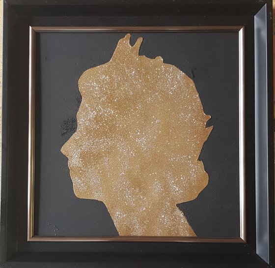 Queen Elisabeth 2 gold glitter