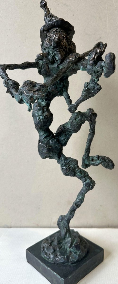 Clown musician by Toth Erno