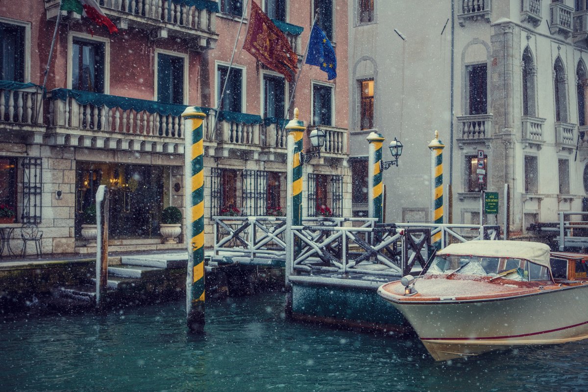 Photorealistic Cityscapes Photograph By Pavel Oskin, 35 X 24", Motoscafo, Original Artwork