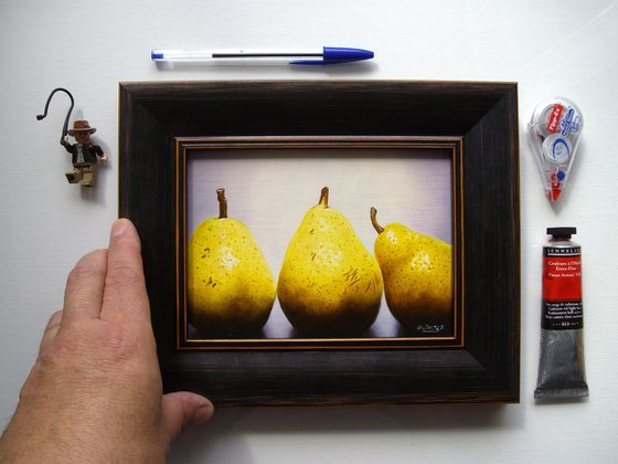 3 realistic pears