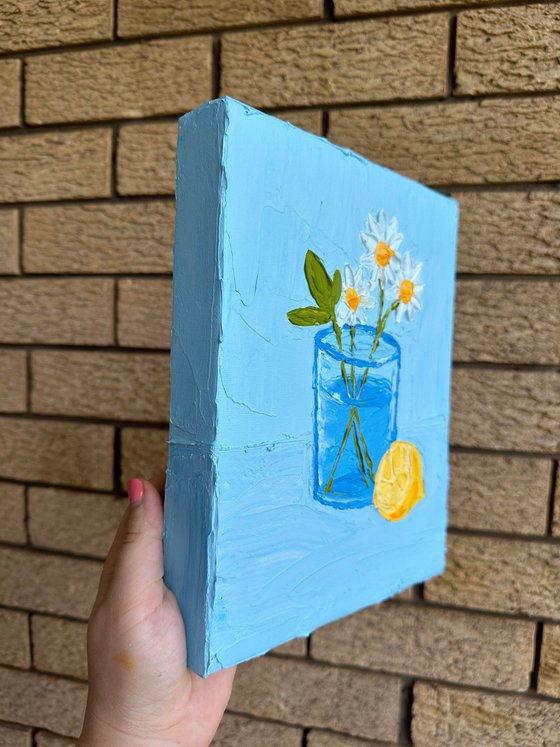 Lemon and daisies