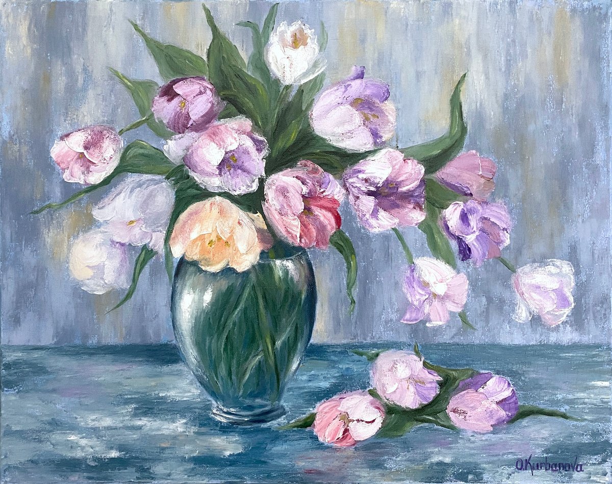 Tulips in vase by Olga Kurbanova