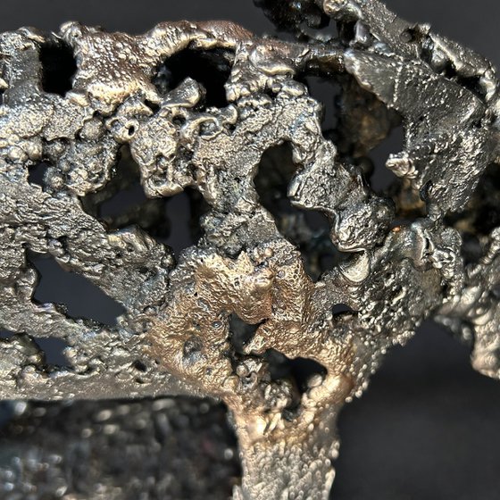 Air and bronze rhinoceros