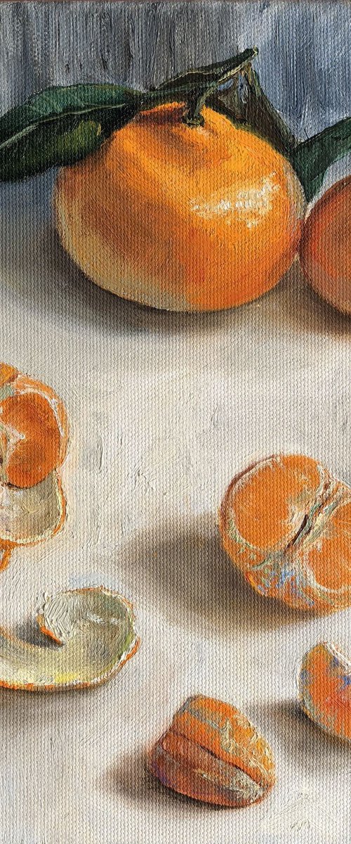 Tangerines in glass bowl by Leyla Demir