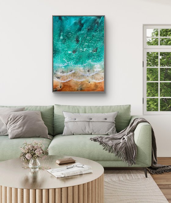 ON THE GREEN WAVES IN PARADISE