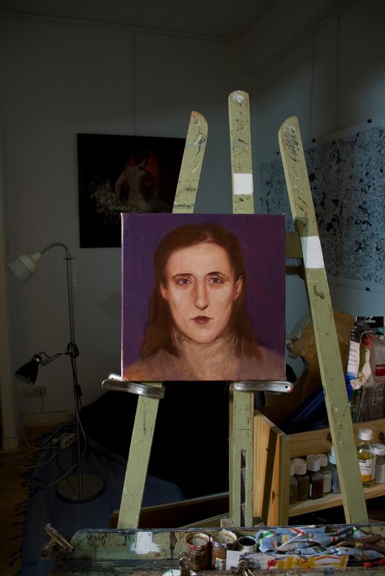 woman portrait on violet