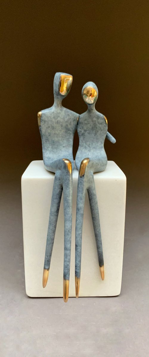Lovers - romantic bronze sculpture exquisitely finished in unique gray patina by Yenny Cocq