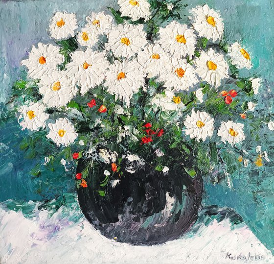 Daisies in a vase