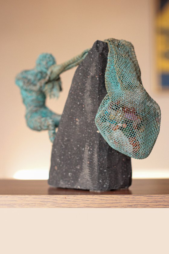 Financial dispute (20x26x8cm 2.3kg iron, tufa, copper)