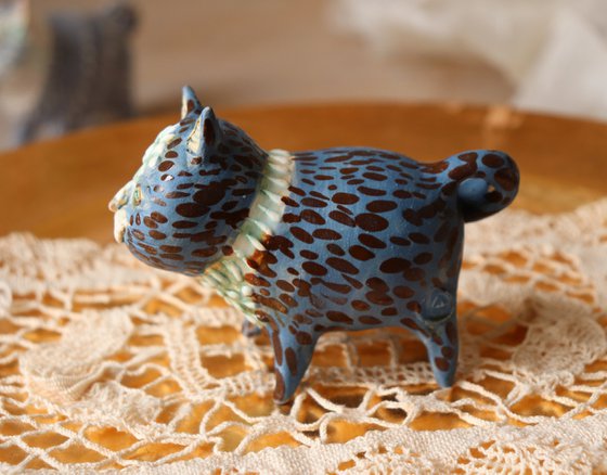 Blue Pussycat. Tiny sculpture by Elya Yalonetski