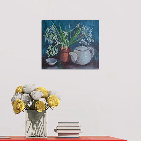 Teapot with primroses