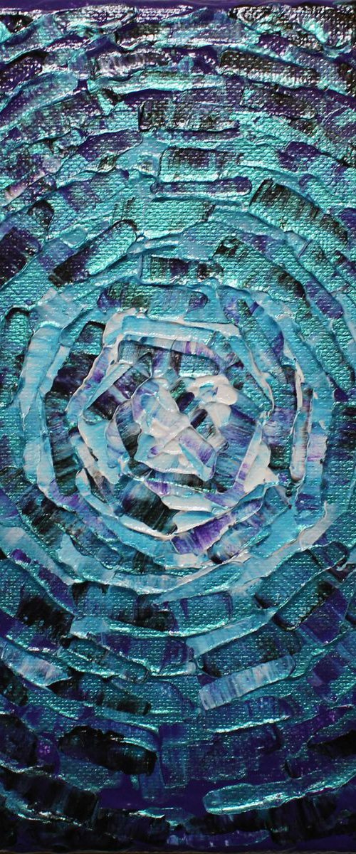 Small shine of iridescent purple blue glow by Jonathan Pradillon