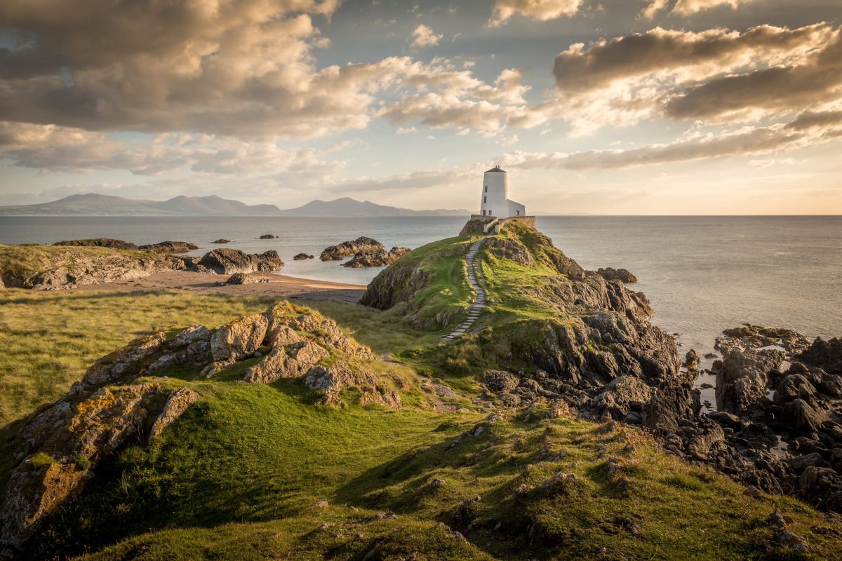 Twr Mawr Lighthouse by Kevin Standage