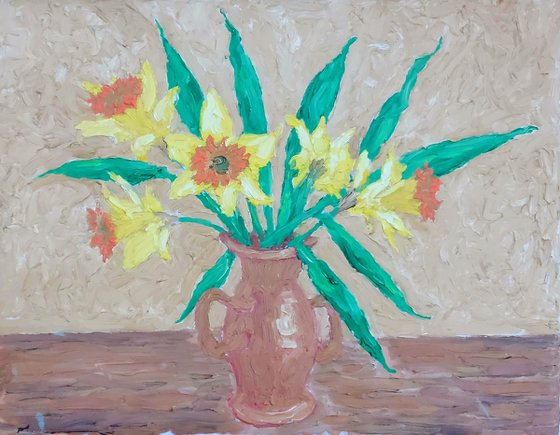 Vase of daffodils
