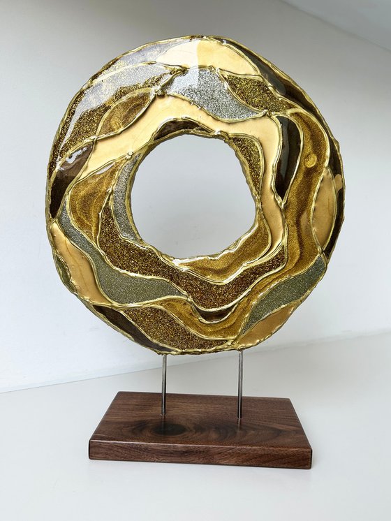 Uninterrupted thread sculpture. Unique gift, Home Decor, Luxury art, Gold sculpture, Standing sculpture.