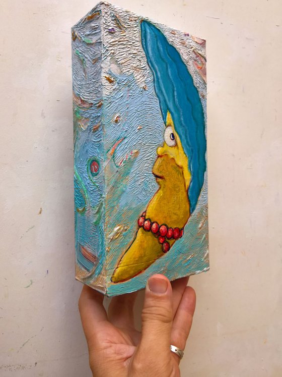 - MARGE MOON - ( 23 x 12 x 6 cm )