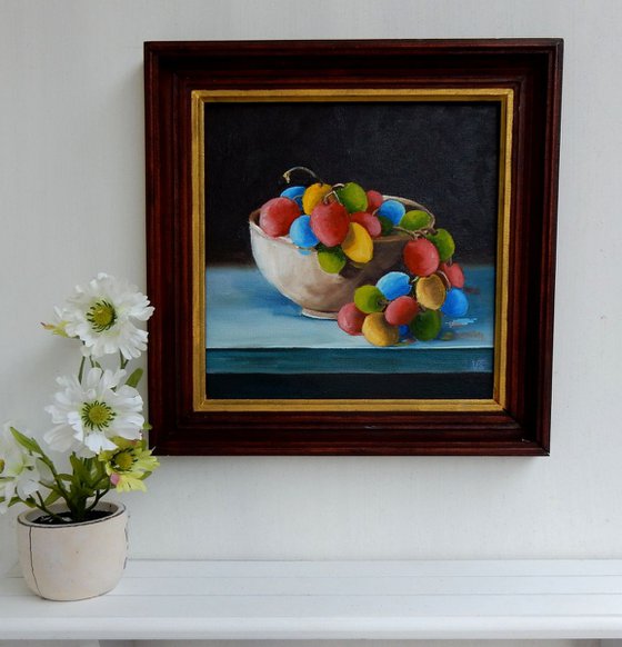 Colorful grapes in a bowl. Still life, 25x25cm