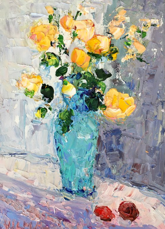 Yellow roses in the vase