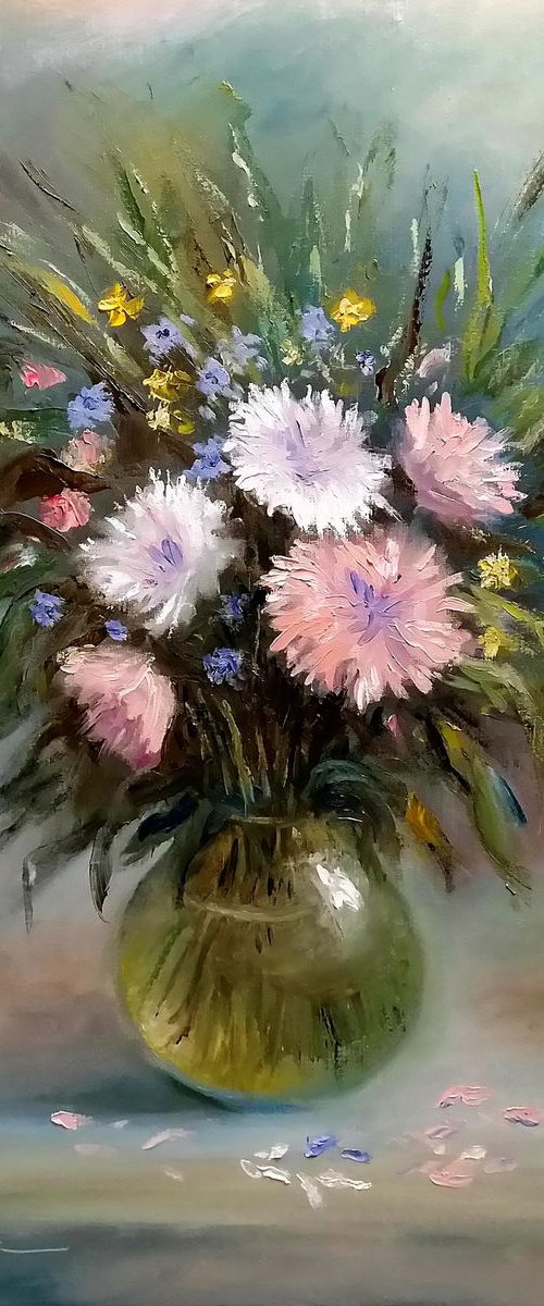 Bouquet in a glass vase by Oleh Rak